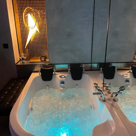 Apartament Z Jacuzzi W Sercu Krakowa ภายนอก รูปภาพ