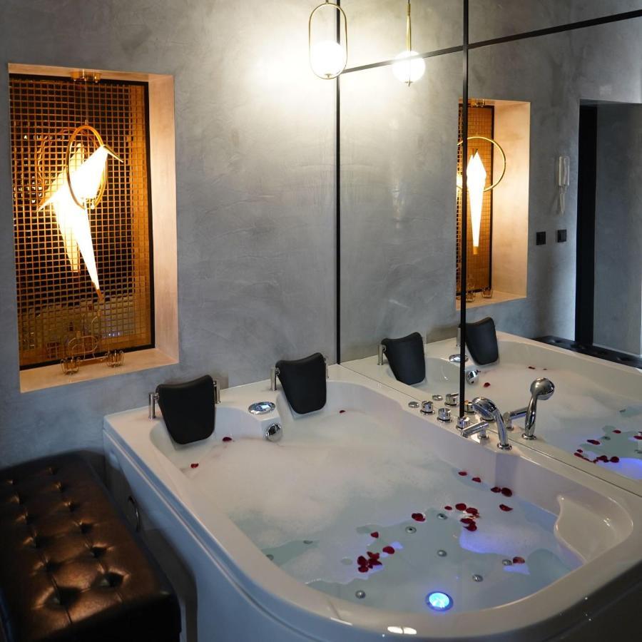 Apartament Z Jacuzzi W Sercu Krakowa ภายนอก รูปภาพ